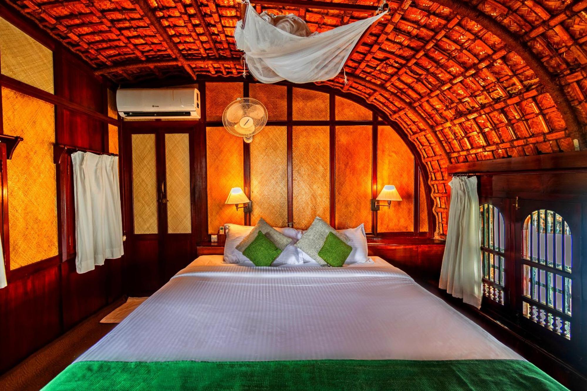 Hotel Spice Coast Cruises - Houseboat, A Cgh Earth Experience Alappuzha Exterior foto