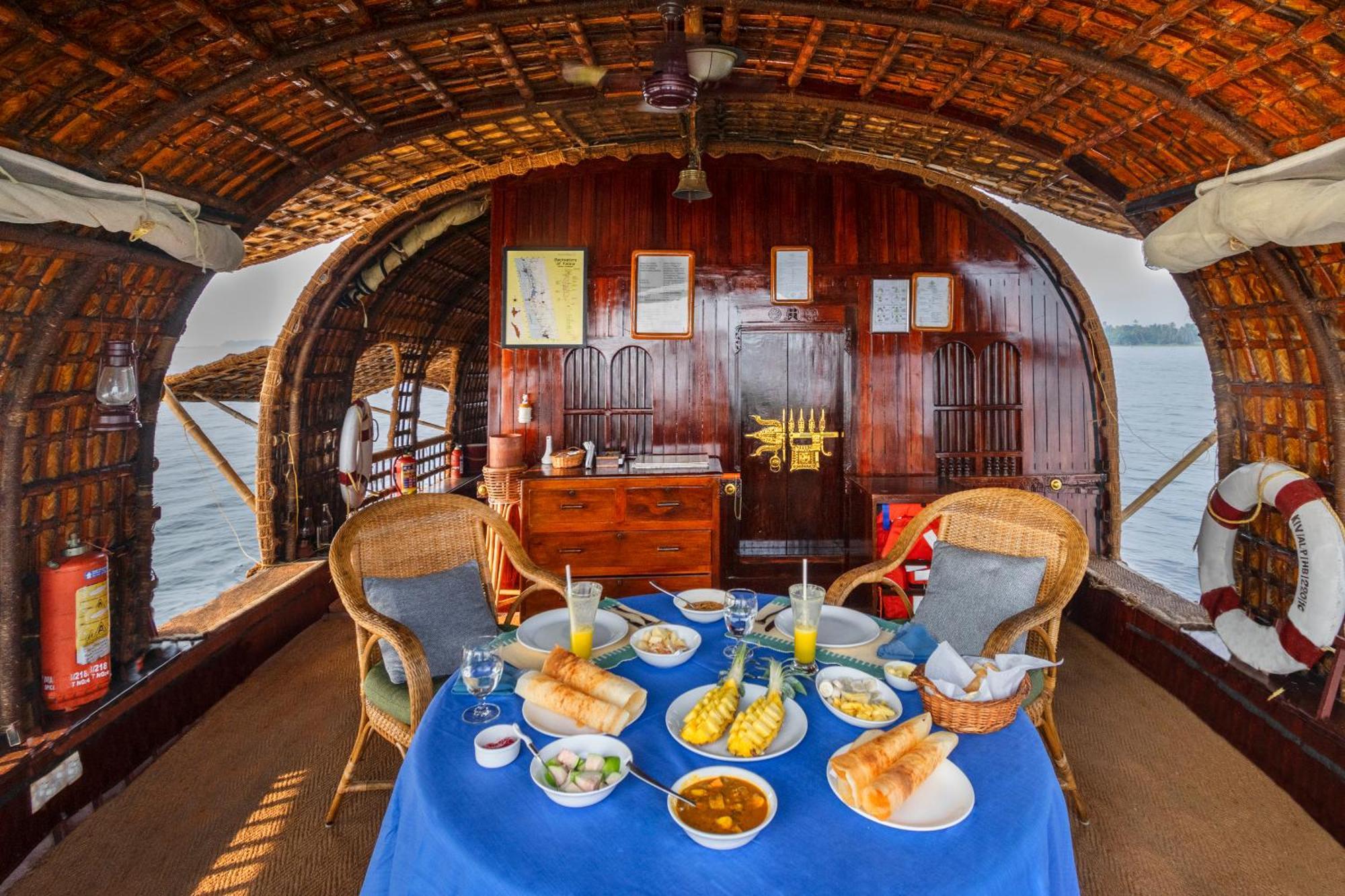 Hotel Spice Coast Cruises - Houseboat, A Cgh Earth Experience Alappuzha Exterior foto
