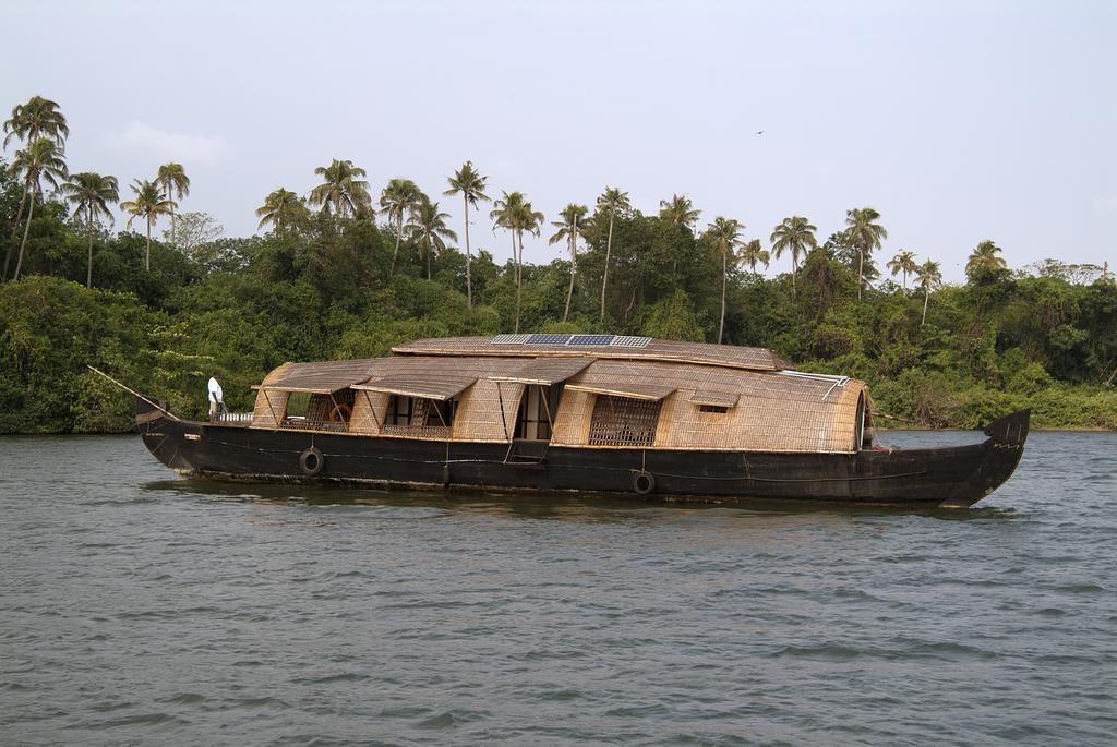Hotel Spice Coast Cruises - Houseboat, A Cgh Earth Experience Alappuzha Exterior foto