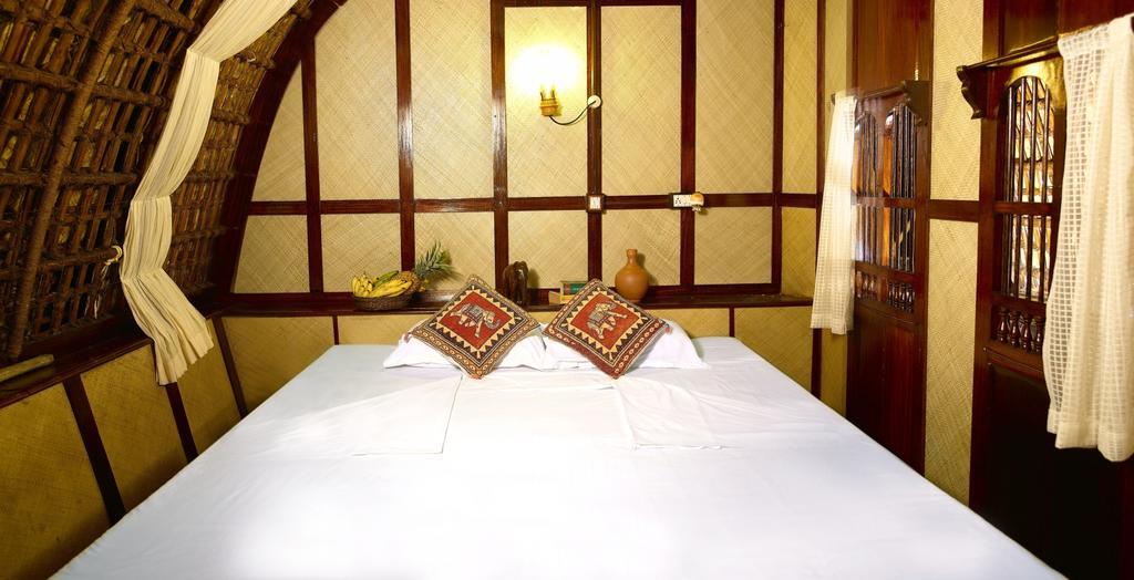 Hotel Spice Coast Cruises - Houseboat, A Cgh Earth Experience Alappuzha Exterior foto