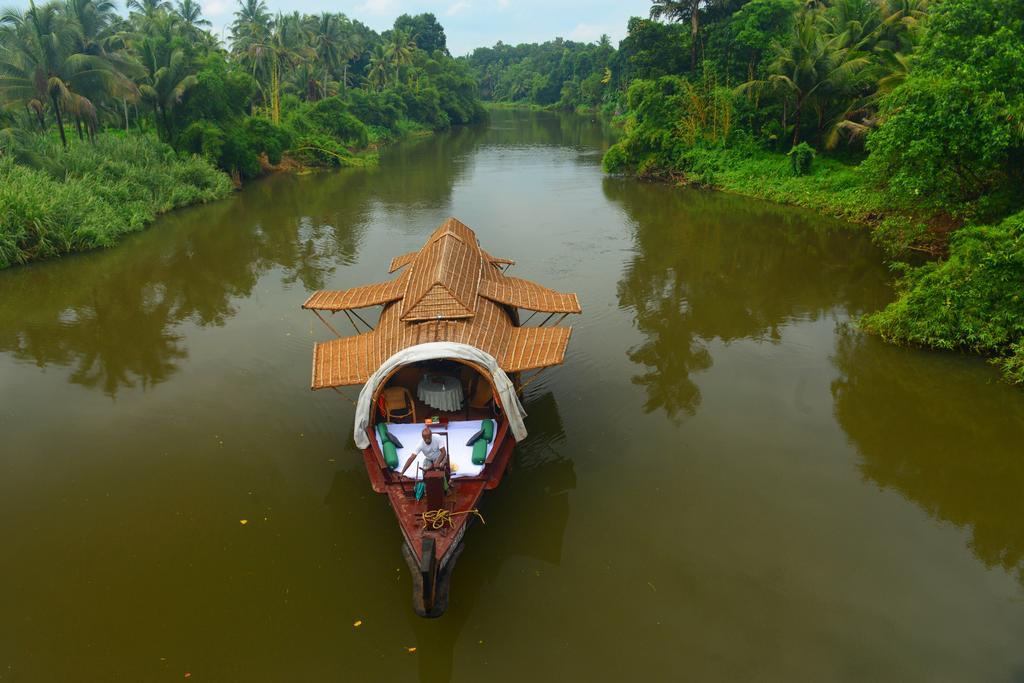 Hotel Spice Coast Cruises - Houseboat, A Cgh Earth Experience Alappuzha Exterior foto