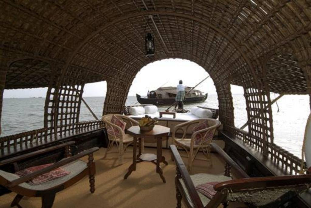 Hotel Spice Coast Cruises - Houseboat, A Cgh Earth Experience Alappuzha Exterior foto