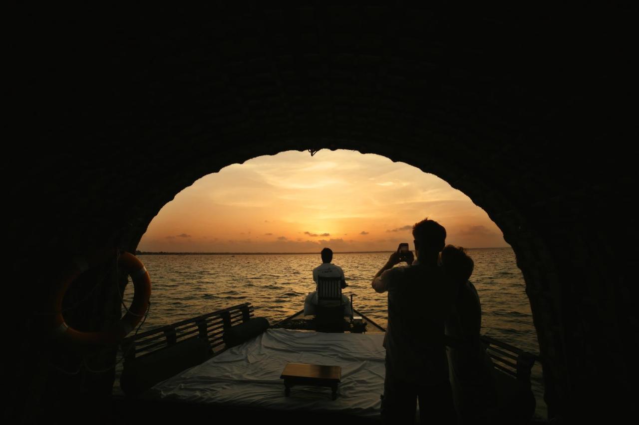 Hotel Spice Coast Cruises - Houseboat, A Cgh Earth Experience Alappuzha Exterior foto